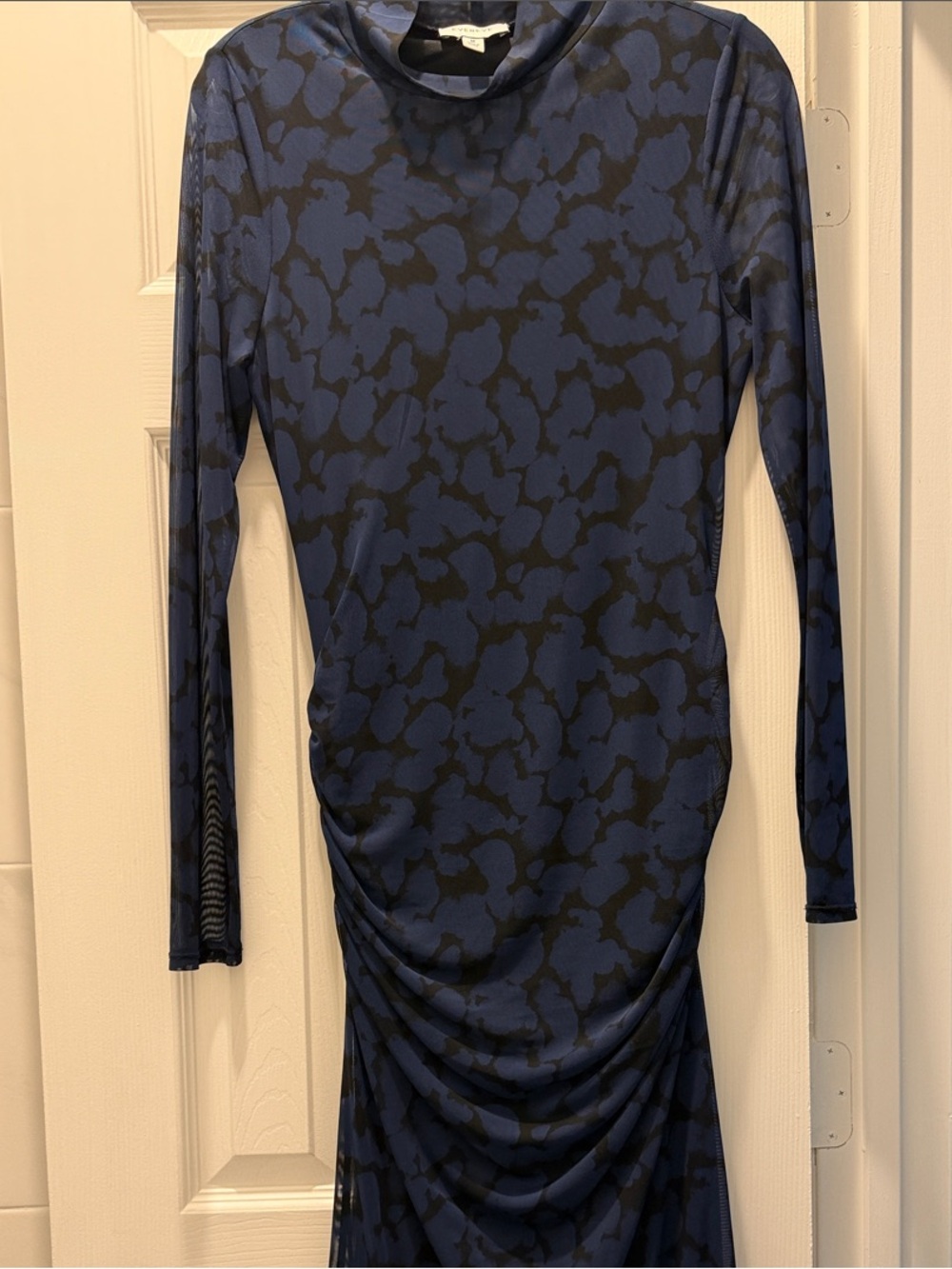 Evereve Navy & Black Long Sleeve Printed Ruched Midi Dress